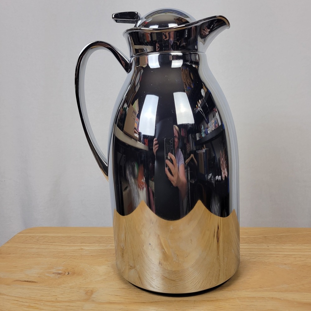 Crate & Barrel Mirror Thermal Insulated Coffee Carafe 51oz 1.5L Chrome Polished